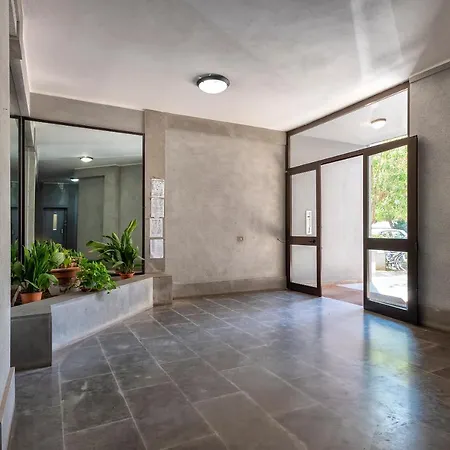 Blue Seal Apartment *